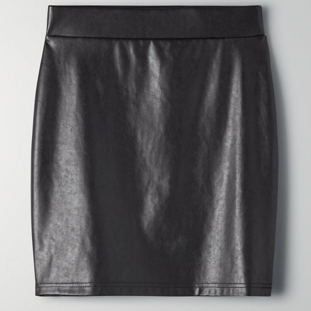🔥Babaton / Aritzia faux leather Ballard mini skirt